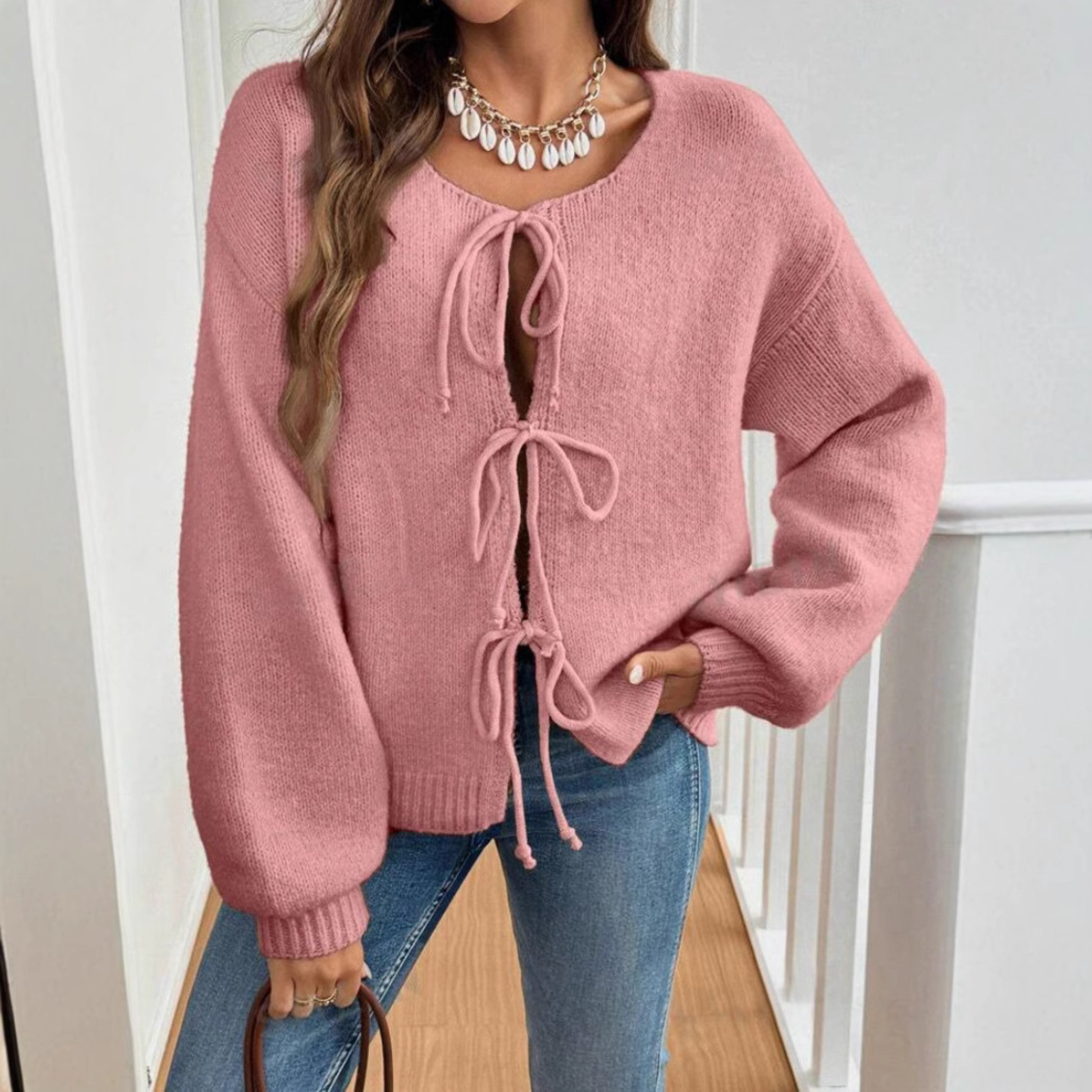 ADRIENNE™ - Chic Långärmad Rundhalsad Knytkofta