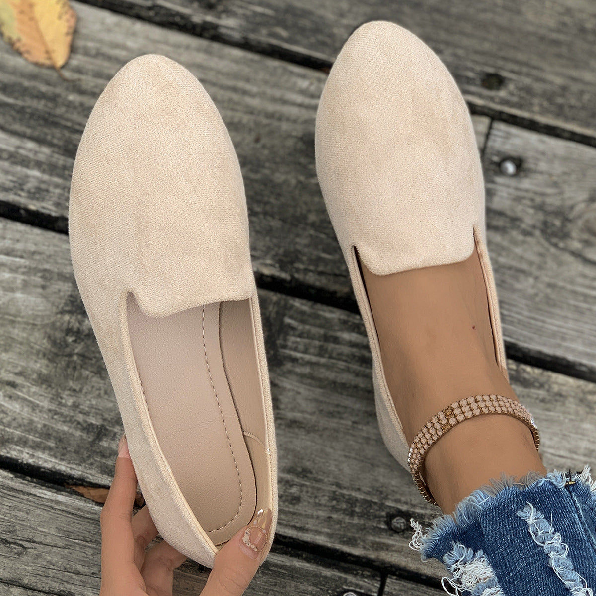 TARA™ - Enkla Enfärgade Spetsiga Flats