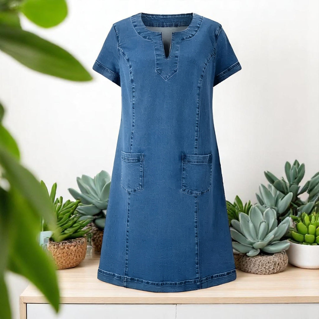 Julia | Mjuk Denimklänning med Framfickor