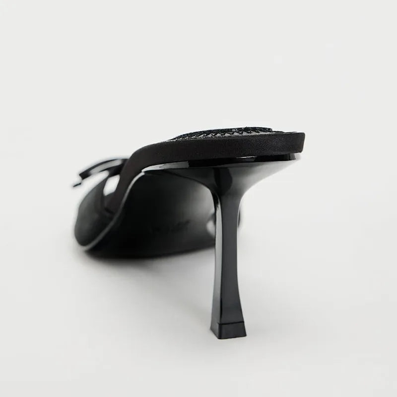 JOYCE™ – Snödiga Minimalistiska Klacksandaler
