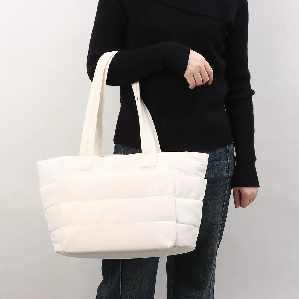 CARMELLE™– Lättviktig Quiltad Toteväska
