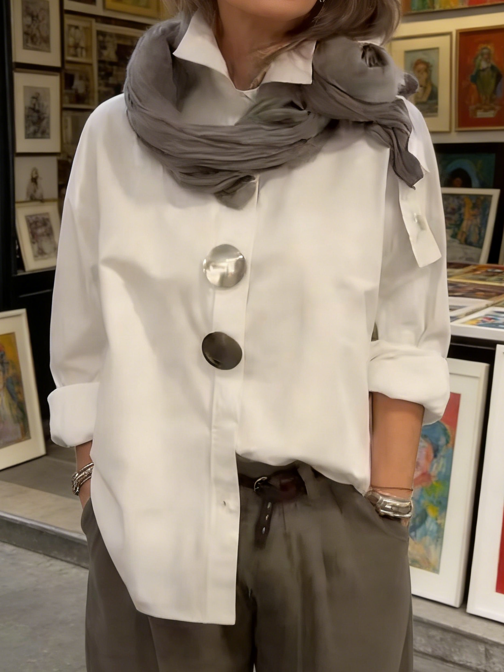 Rosaline | Statement-blus med Knappar och Ståkrage