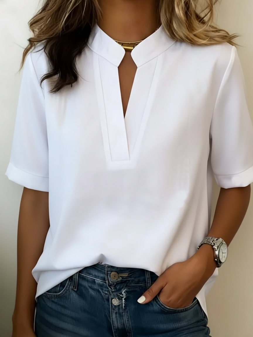 Margaux | Chic Blus med V-ringning och Guldig Detalj